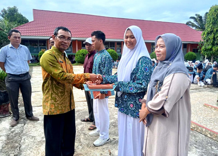 Hadiah dan Penghargaan Bagi Siswa Berprestasi di SMAN 8 Bengkulu Selatan