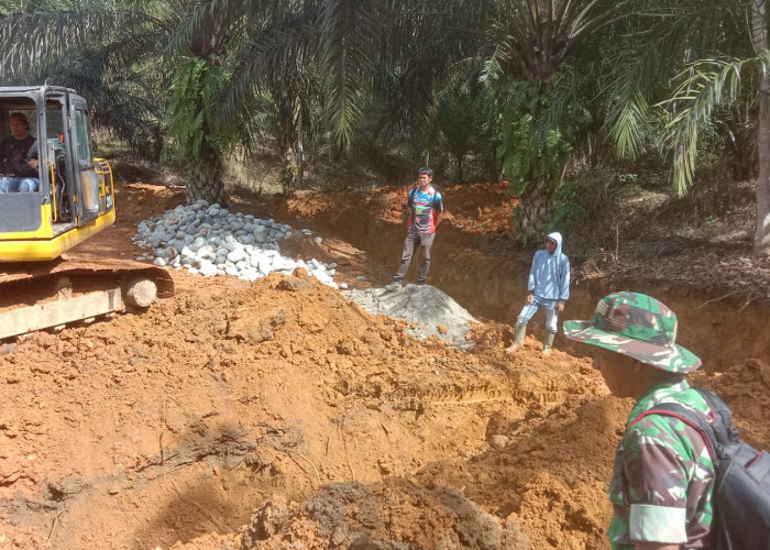 Progres Pembuatan Plat Dekker TMMD Ke-124 Kodim 0408 Bengkulu Selatan-Kaur Memasuki Proses Pemasangan Pondasi