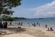 Pantai Tiska, Destinasi Eksotis dengan Panorama Sunset yang Memikat di Bandar Lampung