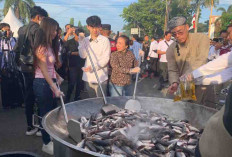 Berkah Makan Akbar Bersama Willie Salim, 8 Tiket Umroh dan Iphone Dibagikan