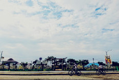 Baru Saja Ditambal Sulam, Jalan Raya Padang Panjang Rusak Lagi