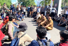 Massa Tolak Pertambangan Emas Di Kabupaten Seluma