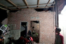 Puluhan unit Rumah, Masjid, Hingga Balai Desa Ambruk Akibat Gempa di Bengkulu Selatan