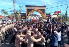 Gelar Aksi Demo, Mahasiswa Tuntut Upah Layak 