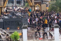 Unjuk Rasa di Kantor DPRD Provinsi Ricuh, Massa Sampaikan Delapan Poin Tuntutan