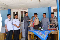 Bupati Kaur Beri Kaki Palsu Kepada Siswa SMAN 1 Kaur