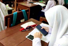 Siswa Dilarang Bawa Handphone Ke Sekolah, Perbupnya Sedang Dirancang