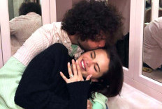 Pamer Cincin Berlian, Selena Gomez dan Benny Blanco Akhirnya Bertunangan