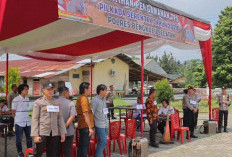 Polisi Latihan Amankan TPS Saat Pemungutan Suara