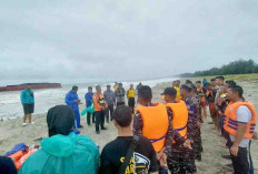 Basarnas Evakuasi Korban Kecelakaan Kapal dan Tongkang