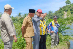 Pantau Lokasi Banjir, Bupati Salurkan Bantuan dan Carikan Solusi