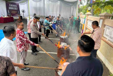 Kejari Bengkulu Selatan Musnahkan Ribuan Butir Pil Samcodin dan Ratusan Botol Miras