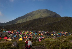 Pesona Bukit Kabah, Destinasi Wisata Religi dan Alam yang Mempesona di Kalimantan Barat