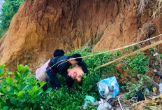 Personel Satpoldam Evakuasi Pemuda Jatuh dari Tebing Setinggi 50 Meter