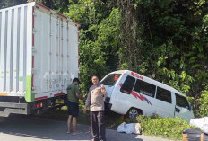 Ngantuk Travel Minibus Hantam Cadas