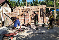 Satgas TMMD Ke-124 Kodim 0408 Bengkulu Selatan - Kaur Pasang Dinding Batu Bata Kegiatan bedah Rumah