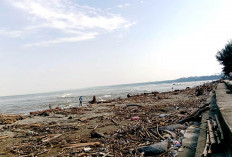 Pantai Pasar Bawah Dipenuhi Sampah, Yakin Masih Jadi Objek Wisata Andalan?