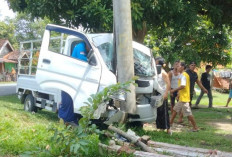 BREAKING NEWS : Mobil Kades Air Dingin Kabupaten Kaur Hantam Tiang Listrik