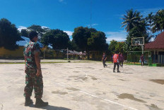 Anggota Satgas TMMD Ke- 124 Kodim 0408 Bengkulu Selatan Dampingi Siswa Berolahraga