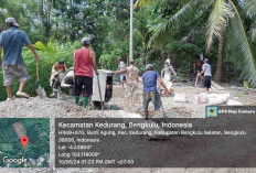 Pemdes Bumi Agung Bagikan Telur Gratis Ke Setiap Rumah Warganya