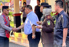 Kunjungan Kerja Kapolda Bengkulu, Serahkan Bantuan Sajadah dan Alquran di Polsek Kota Manna