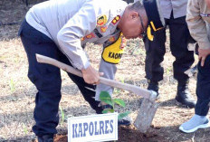Wujudkan Indonesia EMAS, Polres Bengkulu Selatan Tanam Pohon