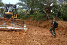 Satgas TMMD Ke- 124  Kodim 0408 Bengkulu Selatan Bersama Warga  Bangun Jalan Baru