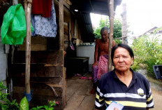 15 Tahun Tinggal di Rumah Tidak Layak Huni, Akhirnya Terima Bantuan