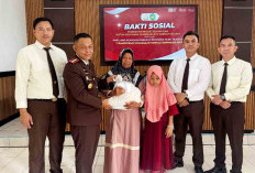Peringati Hari Lahir Kejaksaan, Kejari Seluma Bagikan Paket Sembako