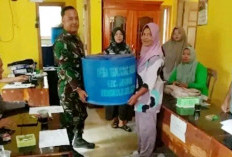 Pemdes Tanjung Agung Bagikan Tong Sampah Dukung Program Bebas Sampah dan Banjir