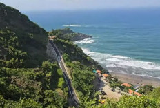 Keindahan Pantai Surumanis di Kebumen, Akses Jalannya Bagus, Ada Air Terjunnya