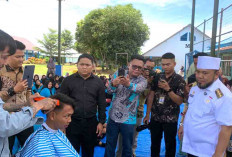 Gubernur Datangkan Barber ke Sekolah, Pangkas Rambut Siswa