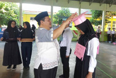 Antusias Siswa Baru Mengikuti Masa Pengenalan Lingkungan Sekolah (MPLS) 