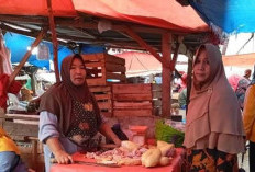 Meriahkan HUT ke-79 RI, Pedagang Pasar Kutau Berlomba Menghias Lapak