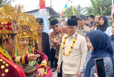 Mendes PDTT Serahkan Bantuan Rp 75 Juta Untuk BUMDes Pasar Seluma