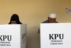 Rifa'i Tajudin Satu-satunya Cabup Bengkulu Selatan yang Nyoblos, Datang Ke TPS Bersama Keluarga