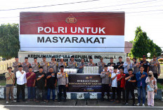 Polres Bengkulu Selatan dan Wartawan Berbagi Takjil ke Masyarakat