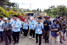 Berjalan Kaki, Mandan Kite Daftar ke KPU Kaur