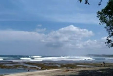 Pantai Sindangkerta, Menikmati Kolam Laut Alami dan Pasir Putih di Tasikmalaya