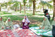 Kajian Quran Menyatu Dengan Alam, Dua Majelis Taklim Mengaji Bersama di Pantai Coconut