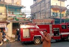 Kebakaran Hebat Landa Toko Pito Interior Mahkota Plafon