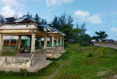 Gazebo Pantai Pasar Bawah Banyak Rusak, Pengunjung Diingatkan Lebih Waspada