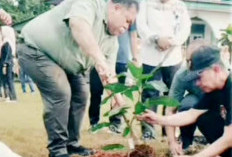 Tanam Ratusan Pohon Buah dan Penghijauan