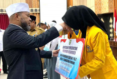 Siswa SMK di Pulau Enggano Terima Bantuan Beasiswa