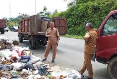 Nataru, DLHK Bengkulu Selatan Bersihkan Sampah Liar