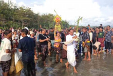 Melihat Tradisi Ngaben Umat Hindu di Seluma
