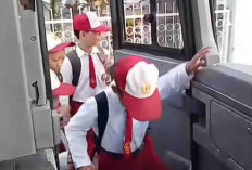 Ayo Naik Bus Sekolah, Petugas Siap Antar Siswa Sampai Alamat