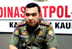 Satpol PP Ingatkan Pedagang Buah, Jangan Gelar Lapak Di Lapangan Merdeka