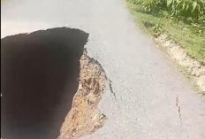 Jalan Amblas, Lubang Sedalam 7 Meter Menganga di Tengah Jalan Dusun Bemban Raya