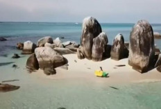 Keunikan Pulau Batu Berlayar, Pantai Yang Indah Dengan Susunan Batu Granit